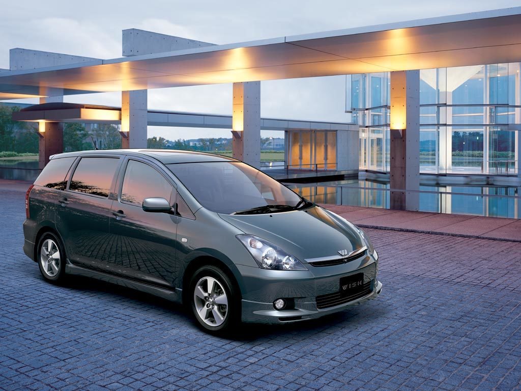 Toyota Wish: обзор и технические характеристики