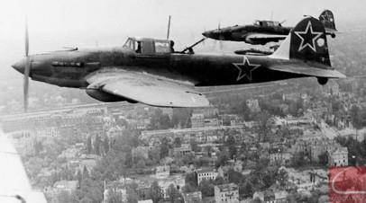 Советский штурмовик Ил-2 над Берлином, весна 1945 года