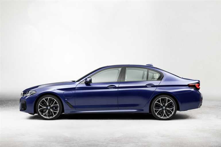 BMW G30 5 Series – параметры – фото: подробности модели