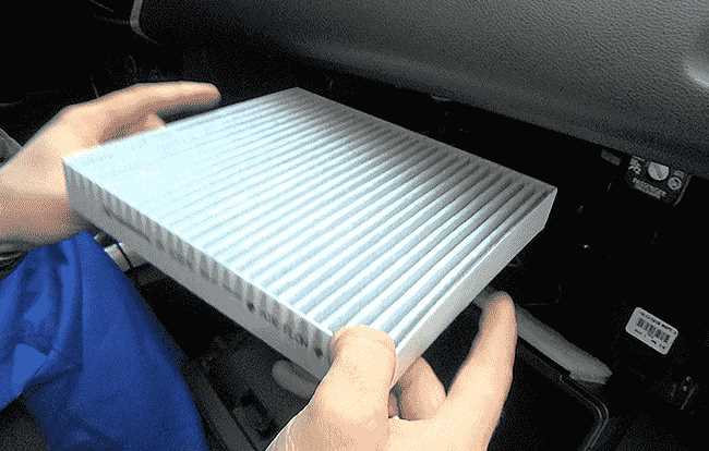 Почему и как заменить салонный фильтр в автомобиле