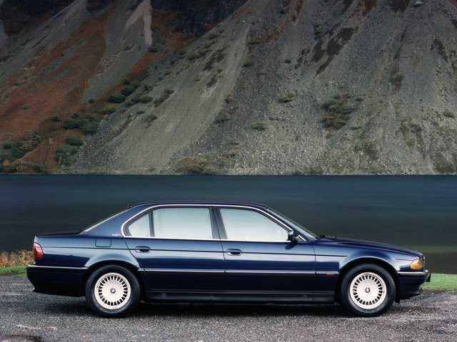 Третье поколение BMW 7-серии E38: особенности и характеристики