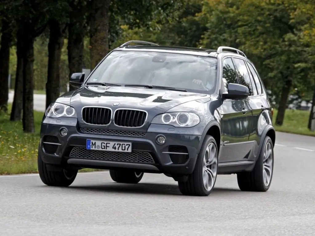 Технические характеристики и комплектации BMW X5 рестайлинг 2010: джипsuv 5 дв., 2 поколение, E70 05.2010 - 09.2013