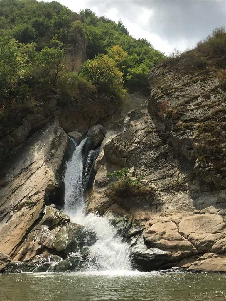Хучнинский водопад: уникальное природное чудо